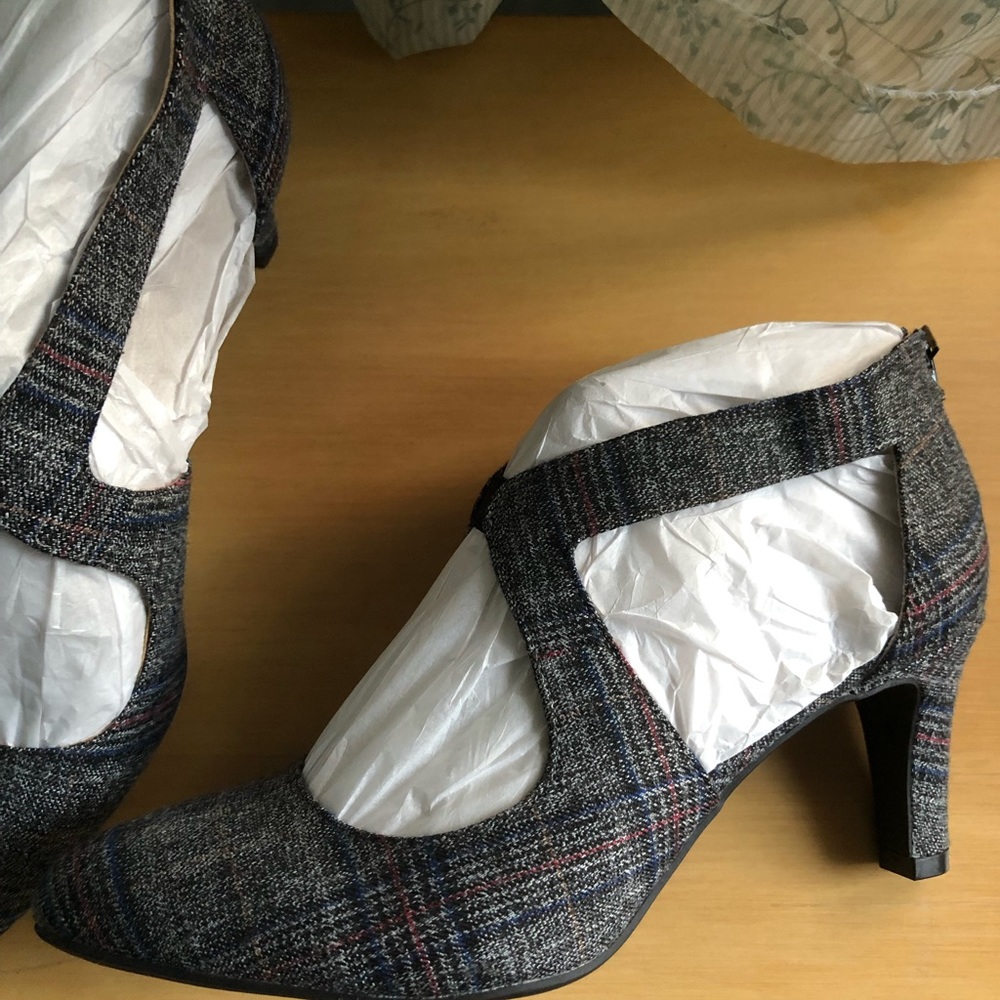 LifeStride Woman Giovanna 2 Grey Plaid Fabric Pump size 9.5 - Picture 2 of 12